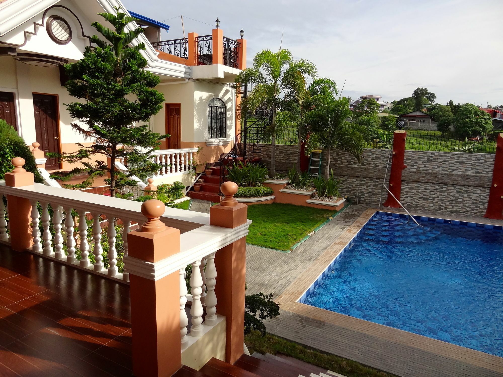 The Executive Villa Inn & Suites Davao Stadt Exterior foto